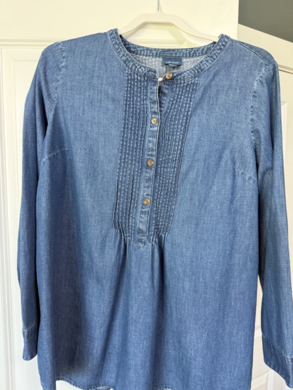 J Jill Denim Tunic Top Womens M Blue Chambray Pintuck Button Front Long Sleeve